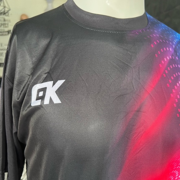 T-Shirt - Picture 13 of 16